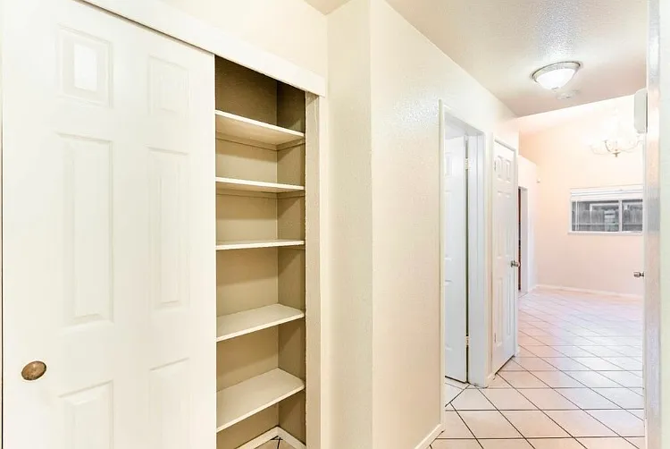1304 Tyler Ct — Photo 44