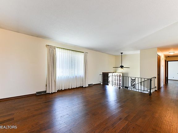 3rd image of 10808 Dineen Dr