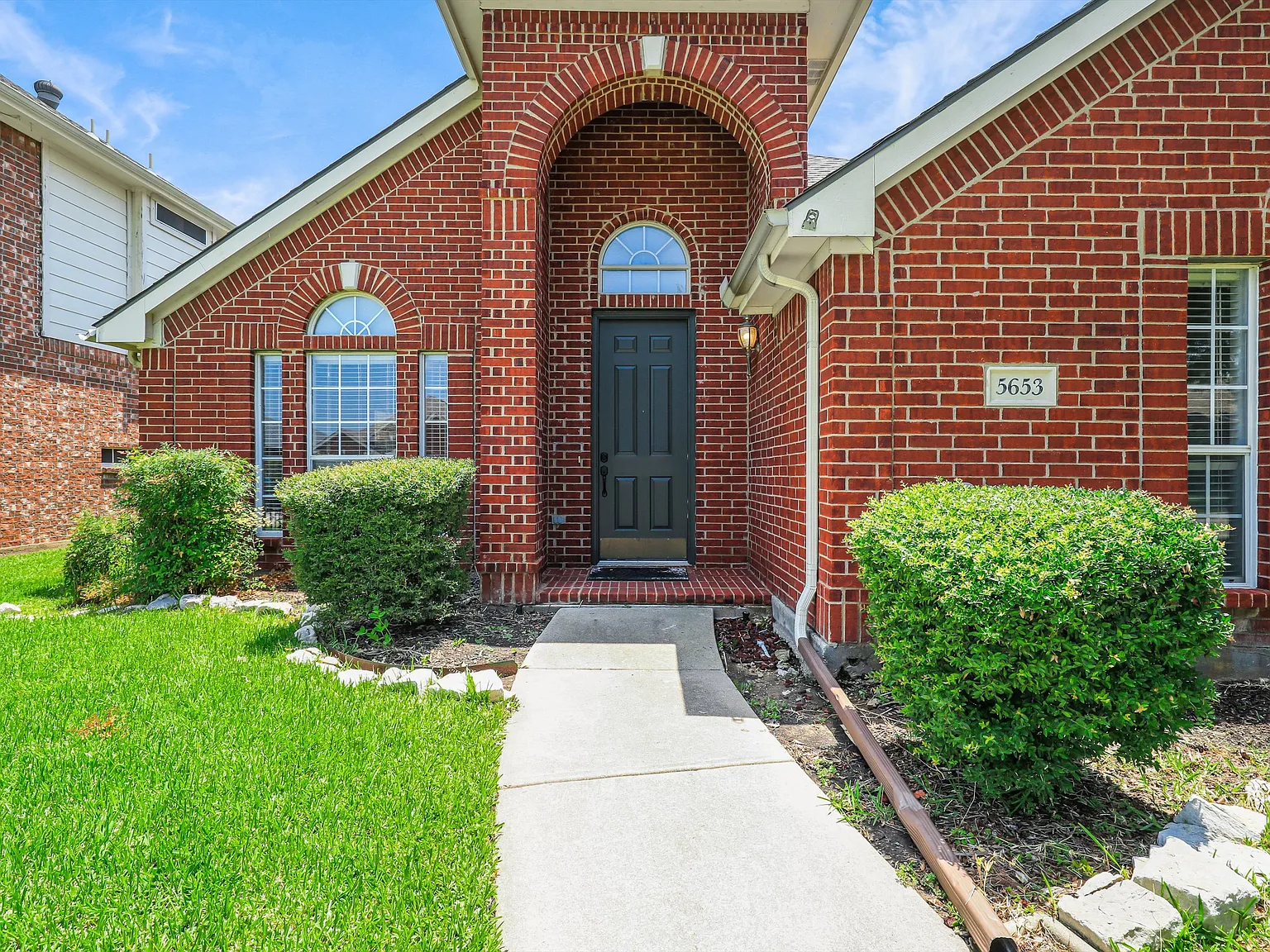 3 bed, 2043 sqft, $2,500 — Photo 1