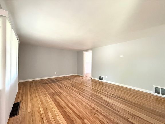 3rd image of 11 New St