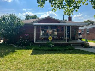 24709 Cubberness St, Saint Clair Shores, MI 48080
