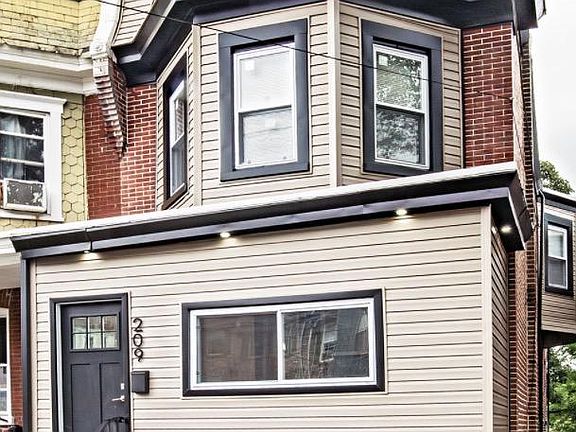 2nd image of 209 W 30th St