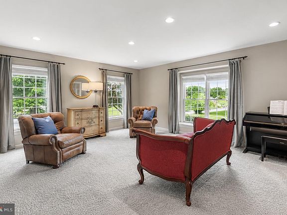 5th image of 45 Heron Hill Dr
