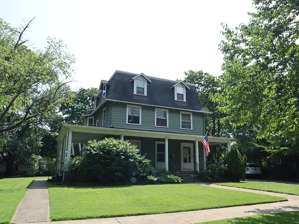 208 Linden Ave #B