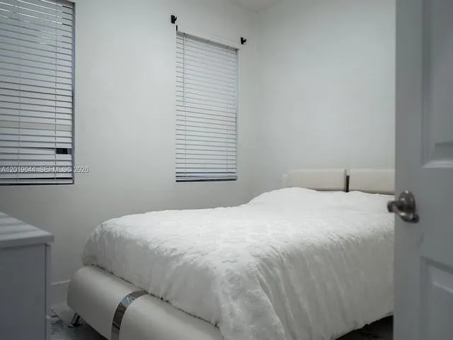 4 bed, 2.5 bath, 2380 sqft, $5,600 — Photo 3