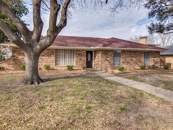 2nd image of 2825 Parkhaven Dr