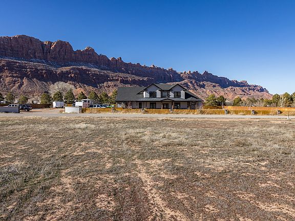 4th image of 4690 Luna Cir