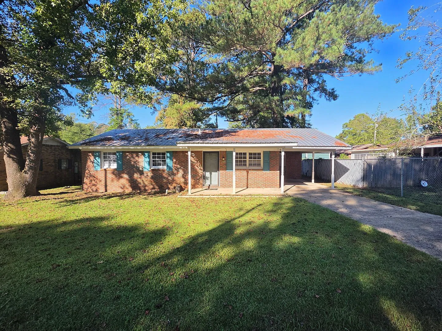 Great House in West Tuscaloosa — Photo 1
