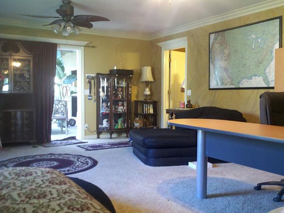 414 Sq 5th bd / office or game