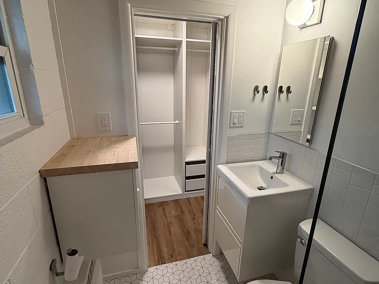 1063 Clayton St #B — Photo 9