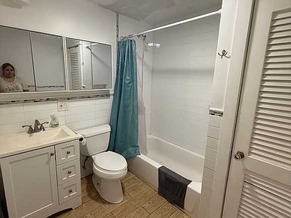 2nd image of 8 Berges Ave #1
