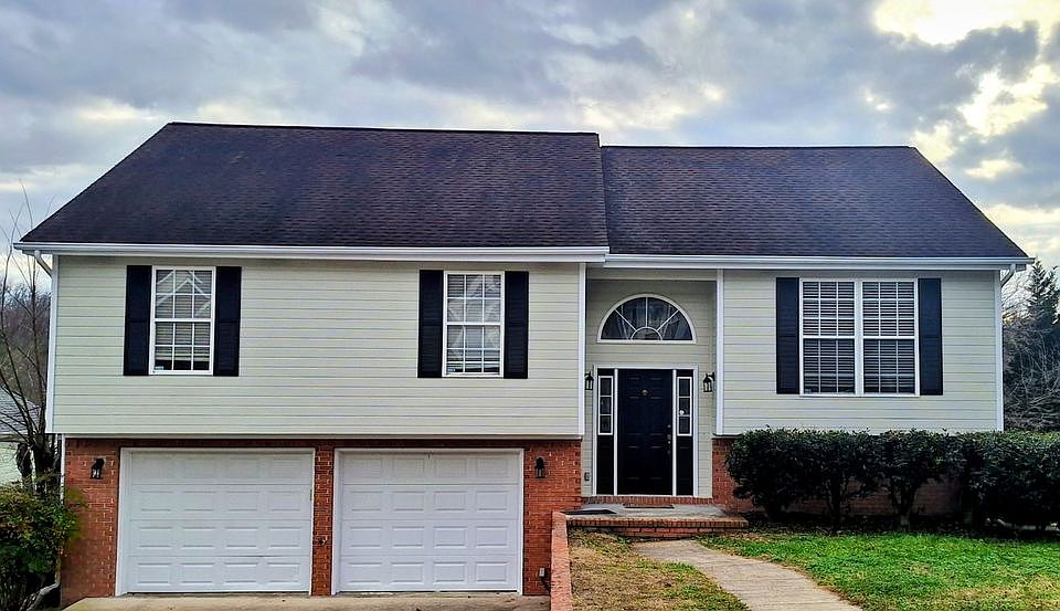 1st image of 946 Fuller Glen Cir