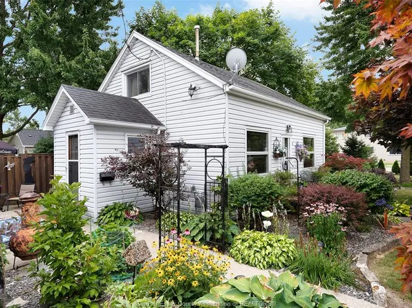 58 Laird Ave, Essex, ON N8M 1R8