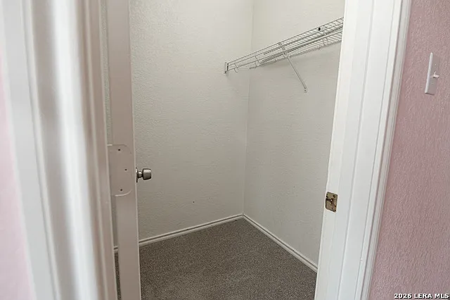 655 Northlake Dr — Photo 32