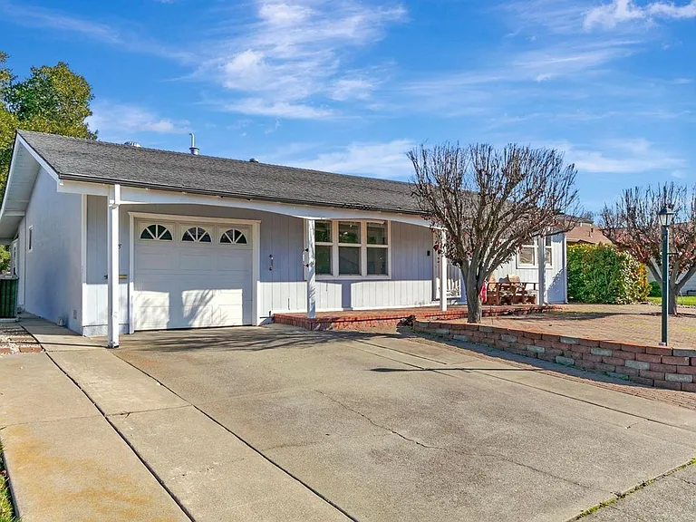188 Glacier Cir — Photo 2