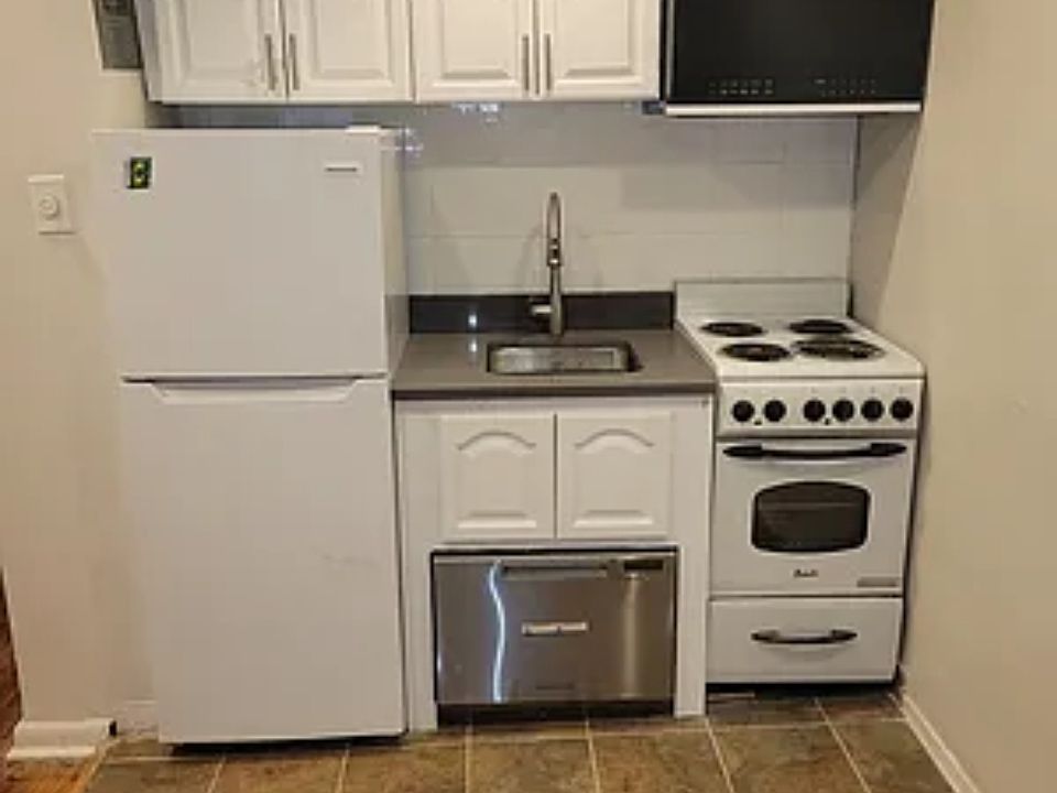 1st image of 404 W 40th St APT 5
