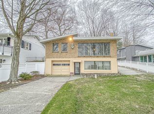 62196 Carlton Dr, Cassopolis, MI 49031