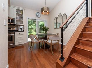 8 Raleigh Dr, Halfmoon, NY 12065