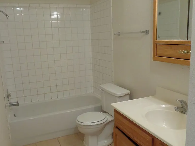 Crestwood Apartments — Photo 29