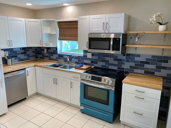 4th image of 821 E 8th Ave