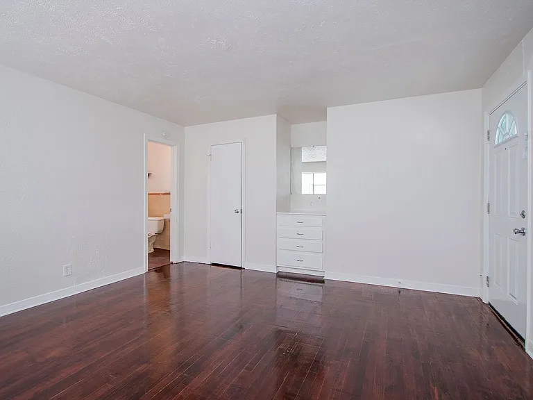 1419 Hyde Park — Photo 16