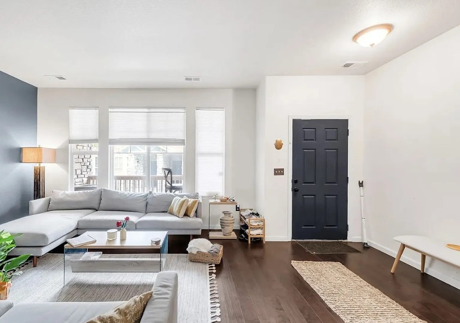 Contemporary and modern living at its finest! — Photo 2