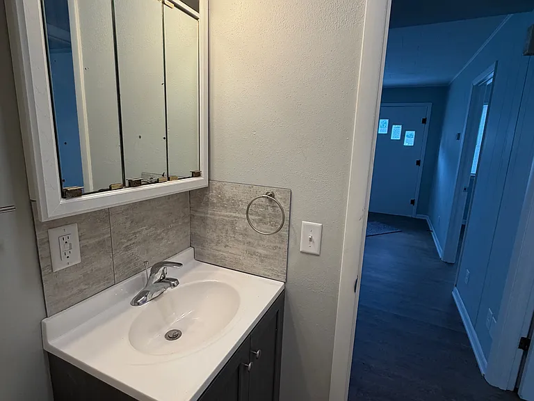 907 Merrill Ave — Photo 11