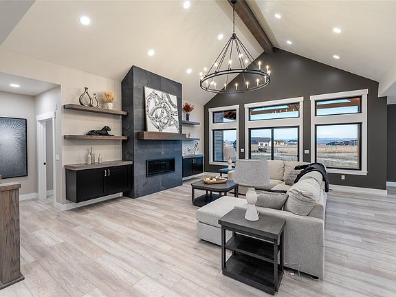 4th image of 10 Rock Quarry Ln