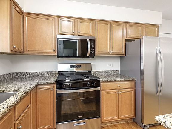 5th image of 875 Queenswood Ct