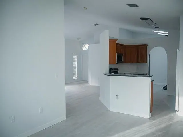 3 bed, 2.0 bath, 1468 sqft, $3,350 — Photo 4