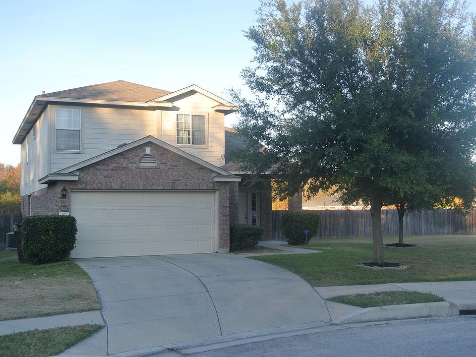 Front Of House - On quiet cul de sac