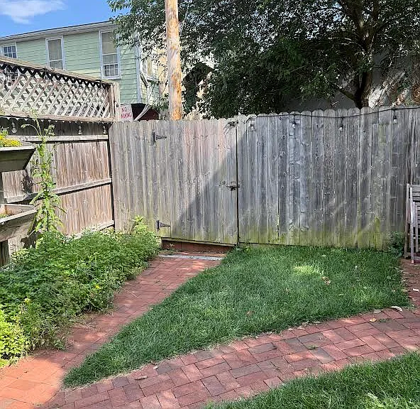 114 E Barnard St — Photo 21