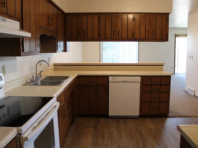 1015 Babcock St — Photo 13