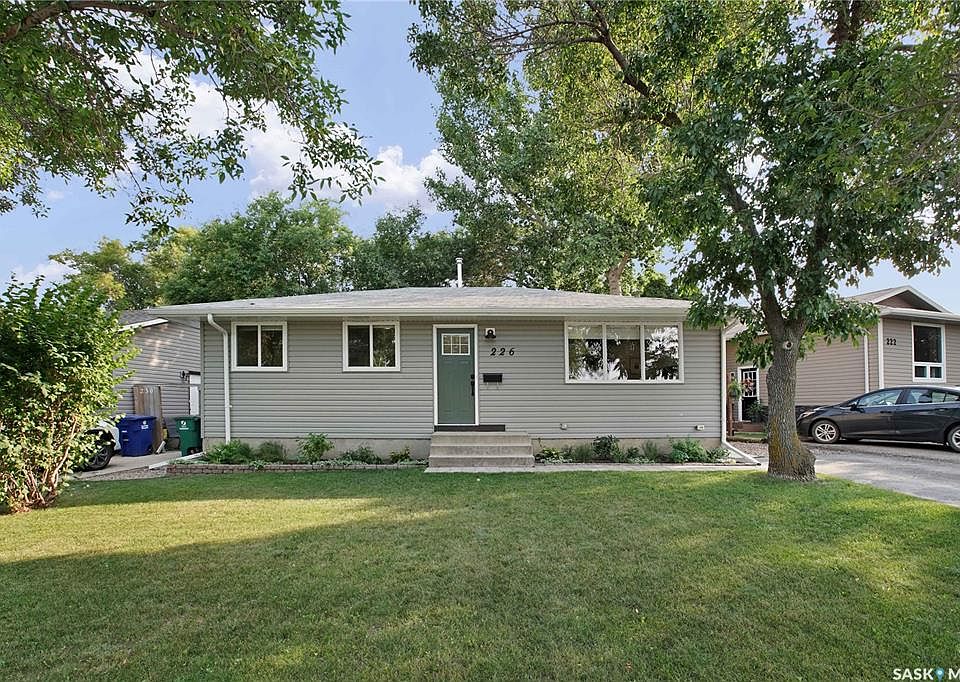 1st image of 226 Western CRESCENT