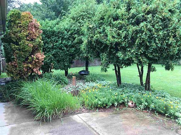 5th image of 23136 Montrose Park Dr S
