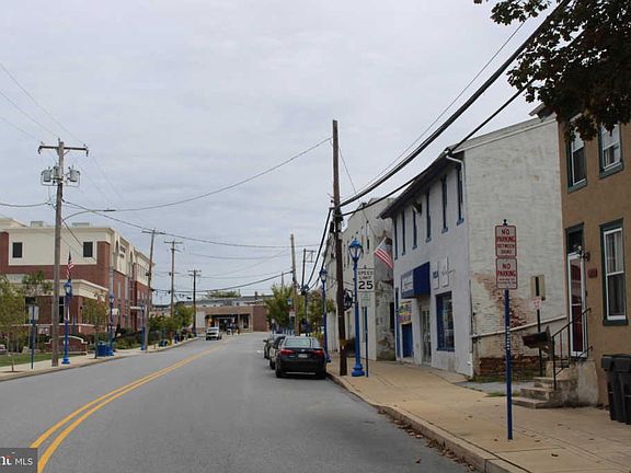 4th image of 380 Bridge St