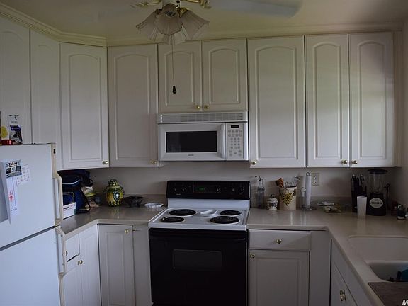 3rd image of 140 Yosemite Dr
