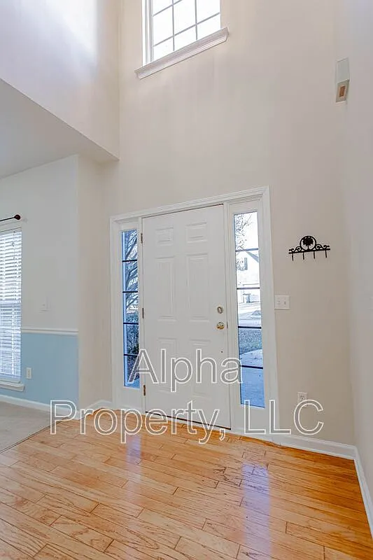 3 bed, 2.5 bath, 1600 sqft, $1,925 — Photo 4