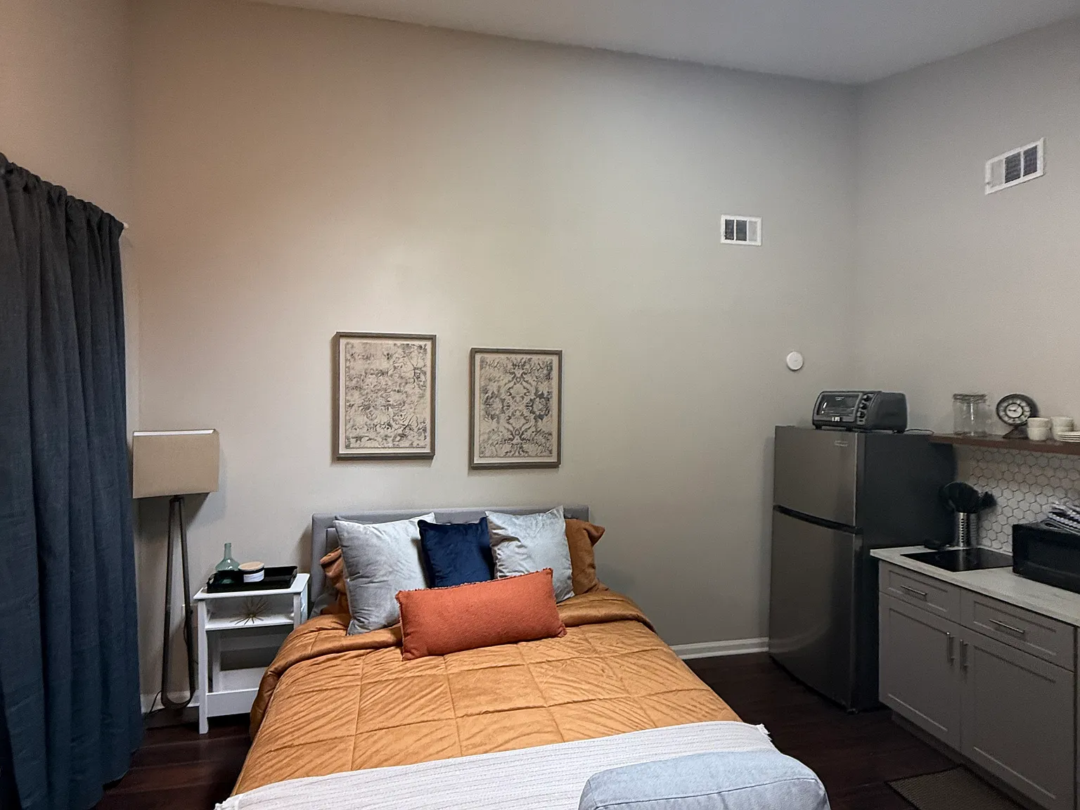 1 bed, 240 sqft, $1,000 — Photo 4