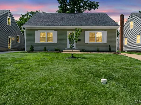 841 N Geyer Rd, Saint Louis, MO 63122
