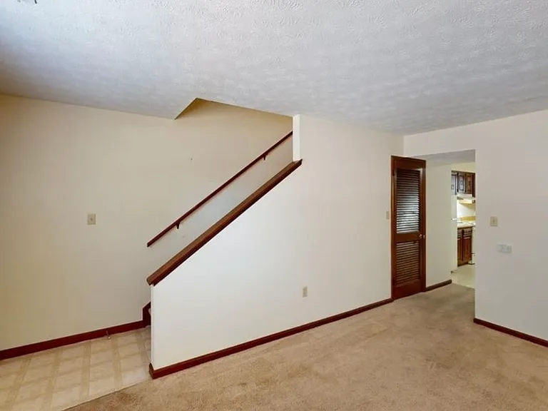 8 Garden Ln #C — Photo 11