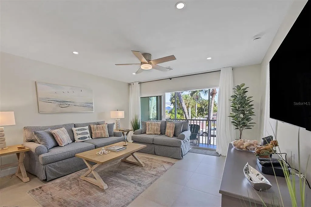 2 bed, 2.0 bath, 1034 sqft, $6,500 — Photo 3