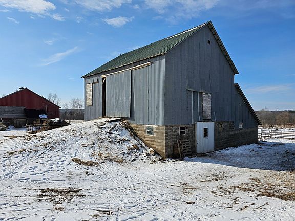 5th image of 692 250th St