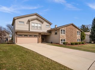 1558 Nevada Ln, Elk Grove Village, IL 60007