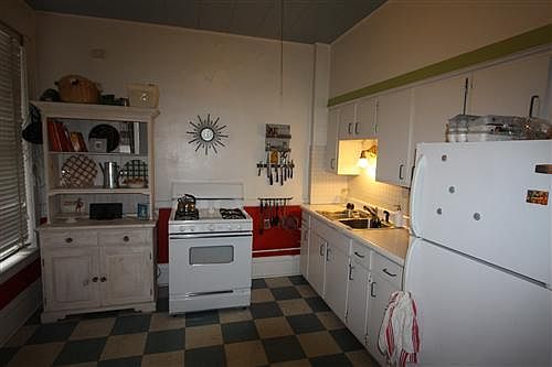 4th image of 2516 N Artesian Ave APT 2F