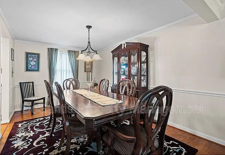 6101 Chatham Dr — Photo 6
