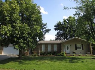 7877 Ridgemont Dr, Newburgh, IN 47630