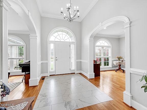 5th image of 916 Wickham Drive