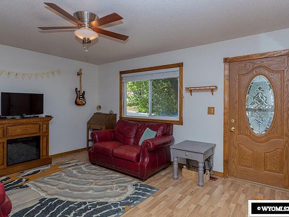 4th image of 1800 Iowa Cir