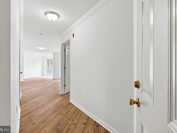 3rd image of 2500 Shelley Cir #1-2B